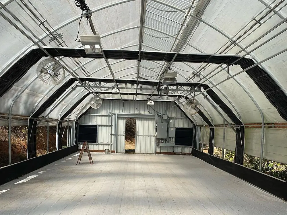 Hemp Planting Plastic Film Greenhouse Kit Metal Frame Blackout Poly Tunnel Greenhouse 4